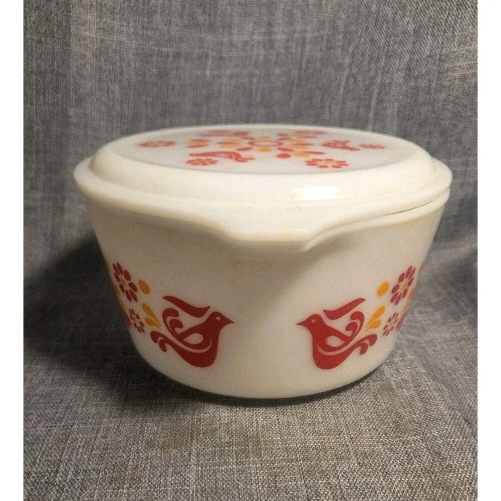 Vtg White Pyrex Friendship 473 Red Birds 1 Quart Casserole Dish with Lid EUC